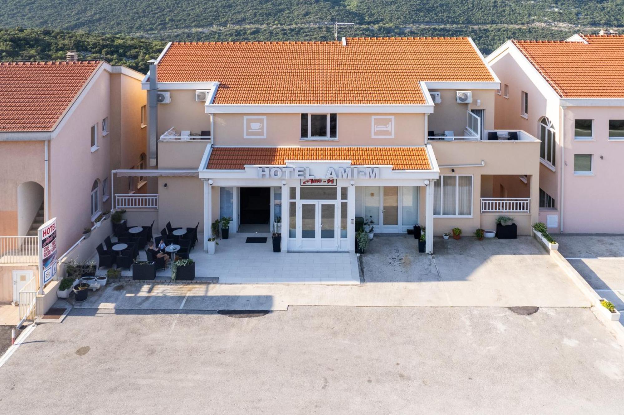Hotel Ami-M Neum Buitenkant foto