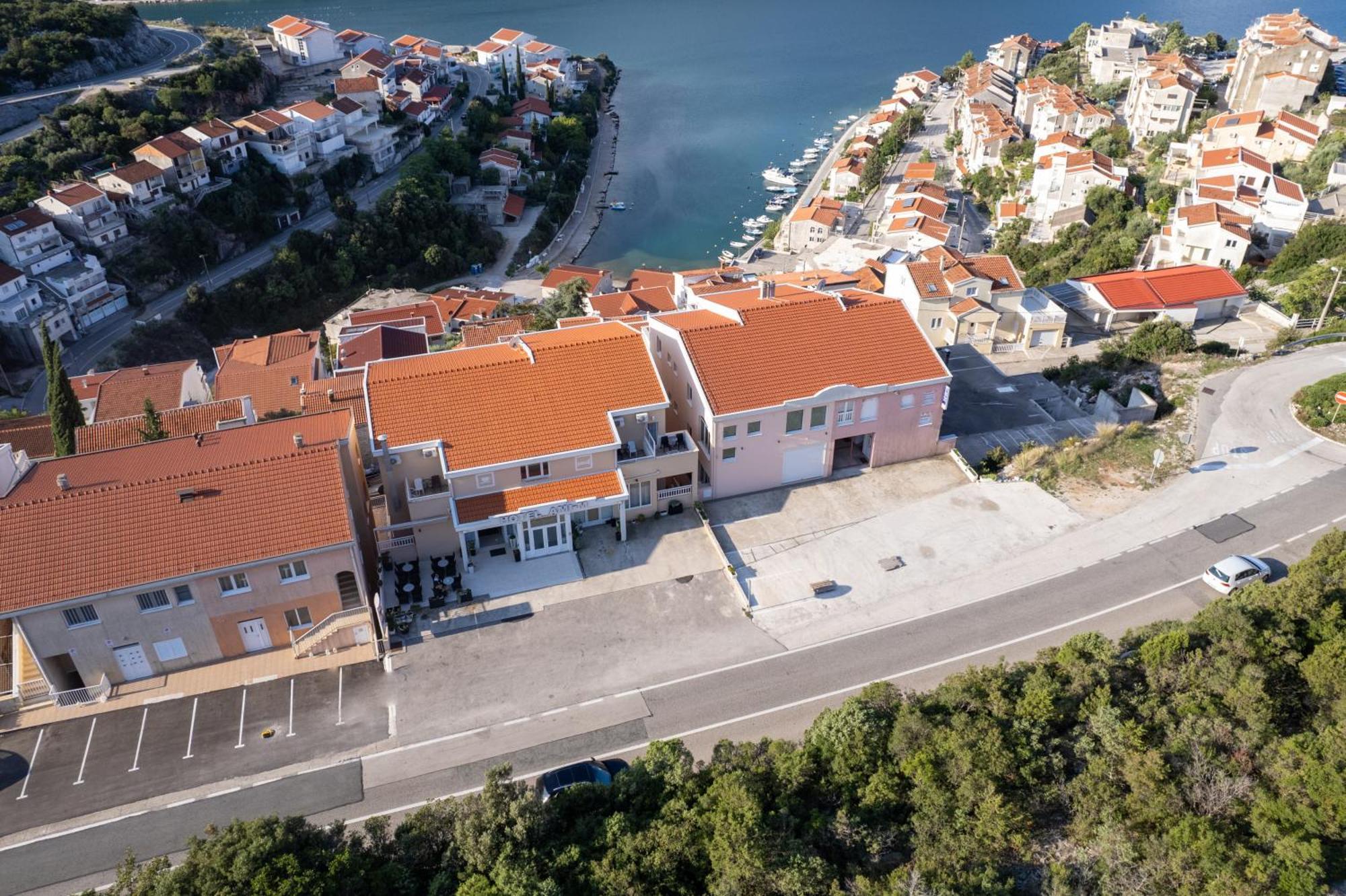 Hotel Ami-M Neum Buitenkant foto