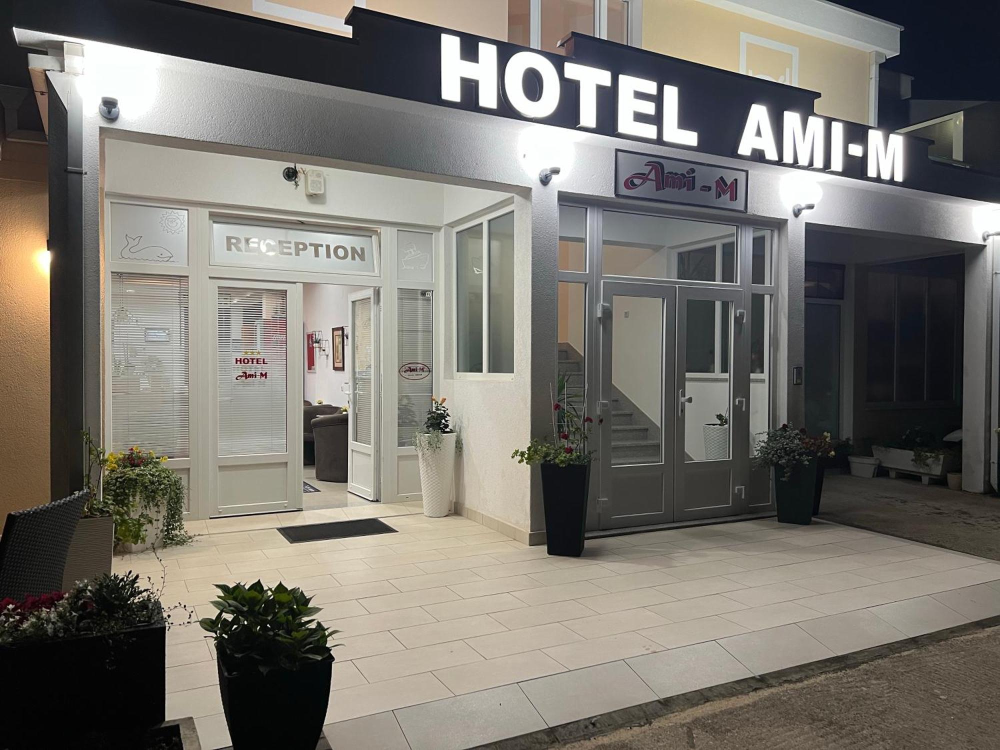 Hotel Ami-M Neum Buitenkant foto